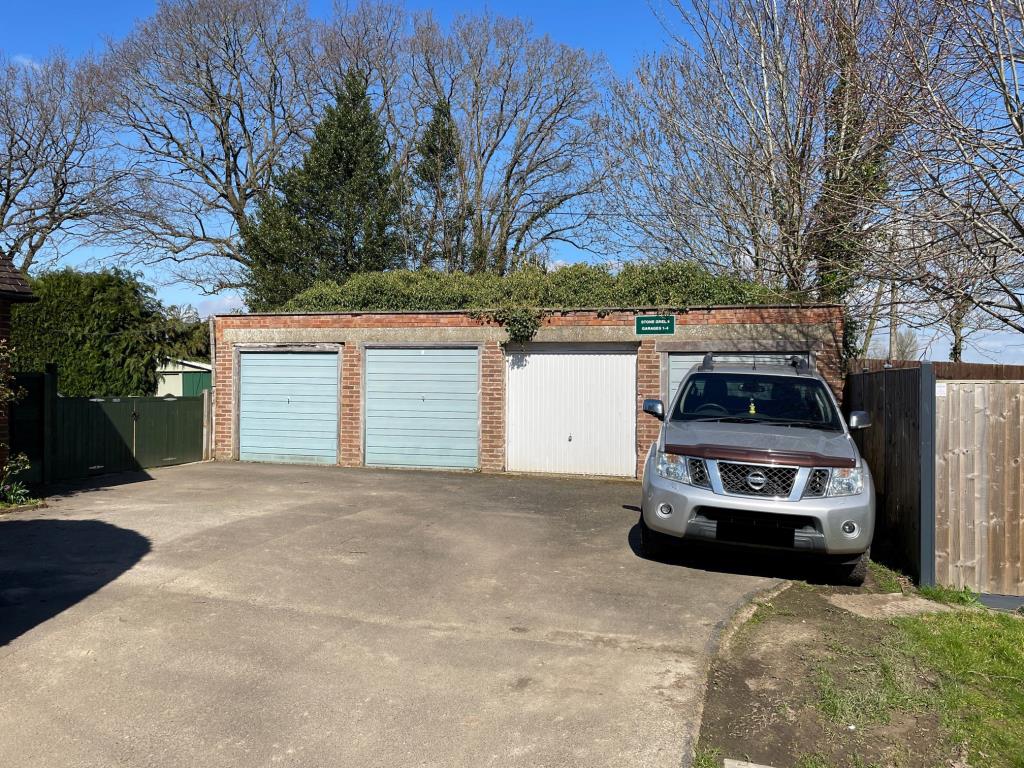 Lot: 71 - FREEHOLD BLOCK OF FOUR GARAGES - general view